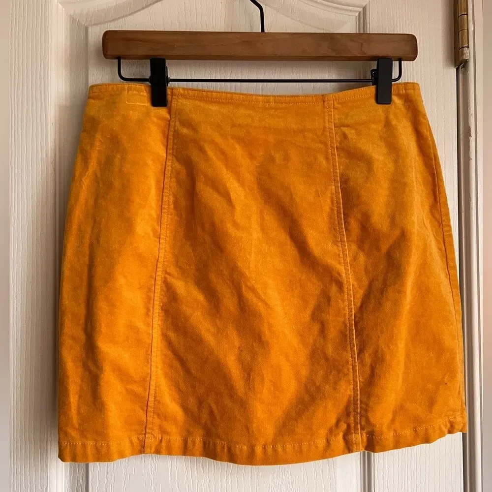 Forever 21 Suede Mustard Yellow Skirt Size Large - Picture 2 of 3